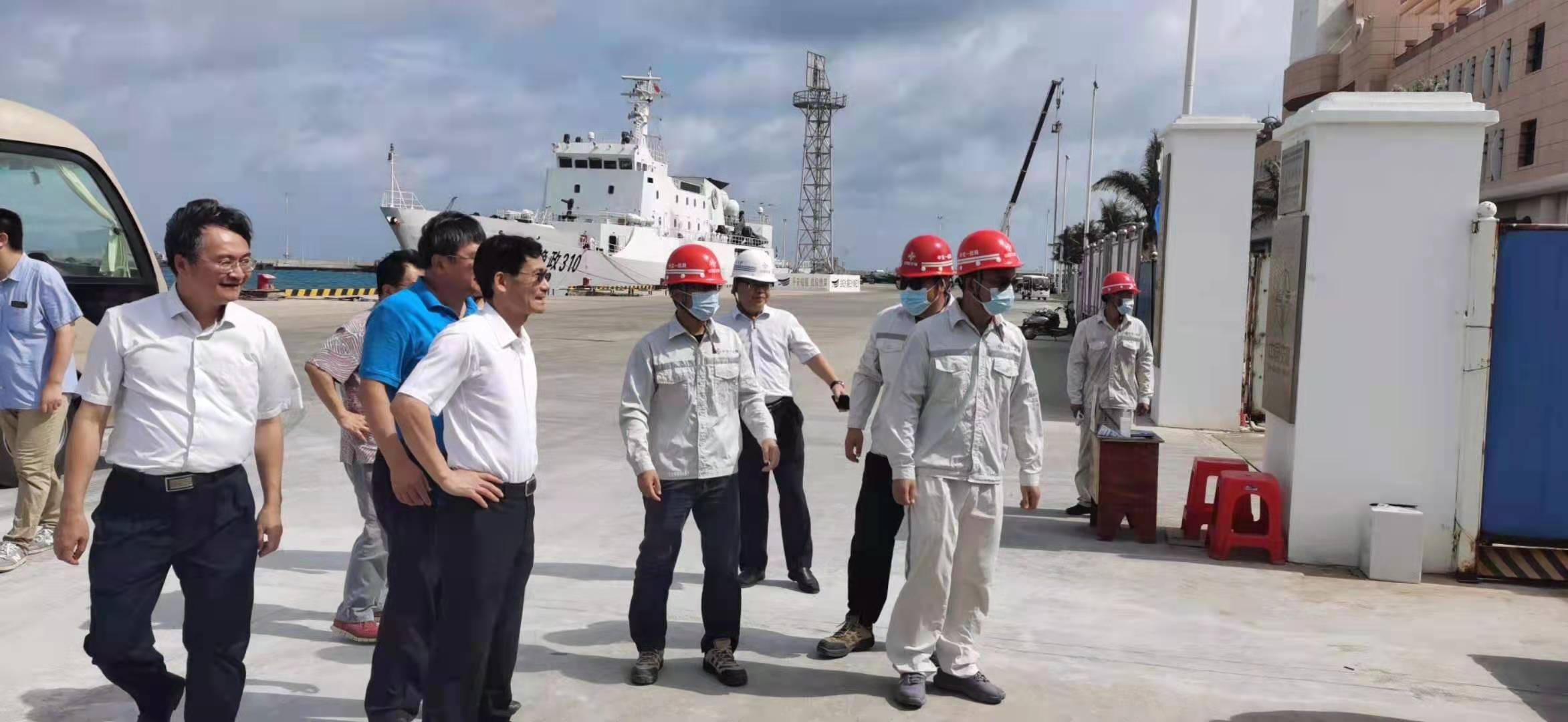海南省省委常委、常務副省長沈丹陽蒞臨馳大建筑工程有限公司承接的三沙主權廣場調研指導